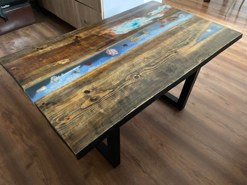 Coffee table for 3D marine special effects