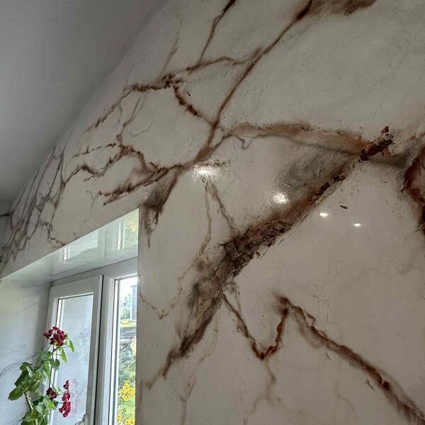 Marmora imitācija uz sienas