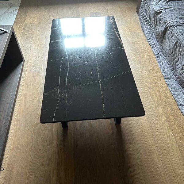 Pēc marmora galda atjaunošanas