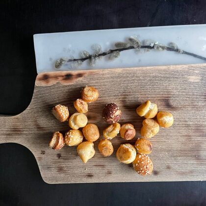 Viegli iededzināts ar pūpolzaru epoksīda lējumā