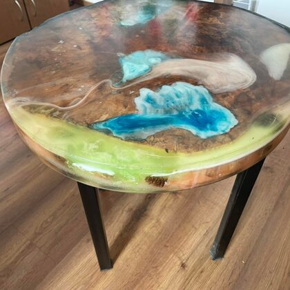 Epoksīda kafijas galds ar led apgaismojumu un fluoriscējošiem epoksīdiem