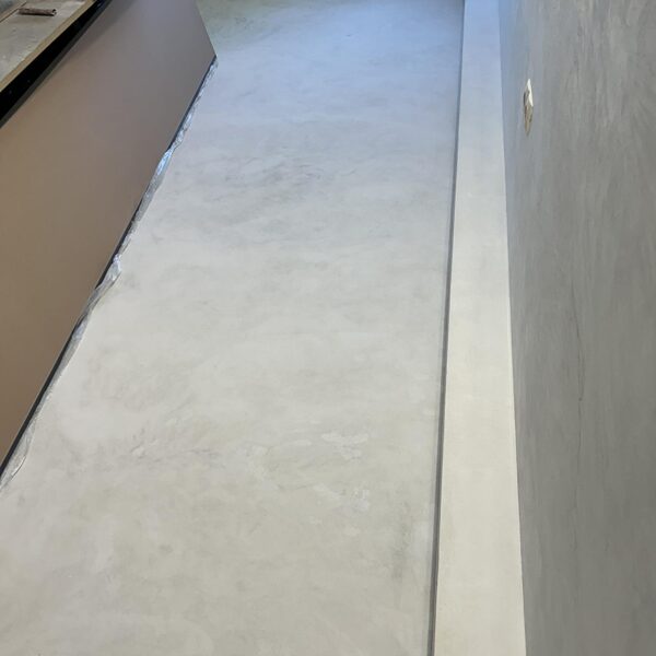 Mikroccementa grīda