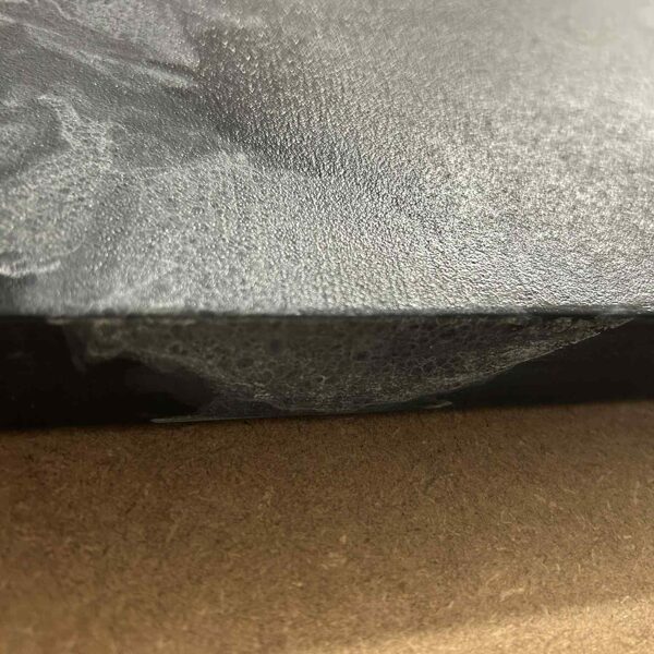 Mikrocementa galds ar marmora efektu