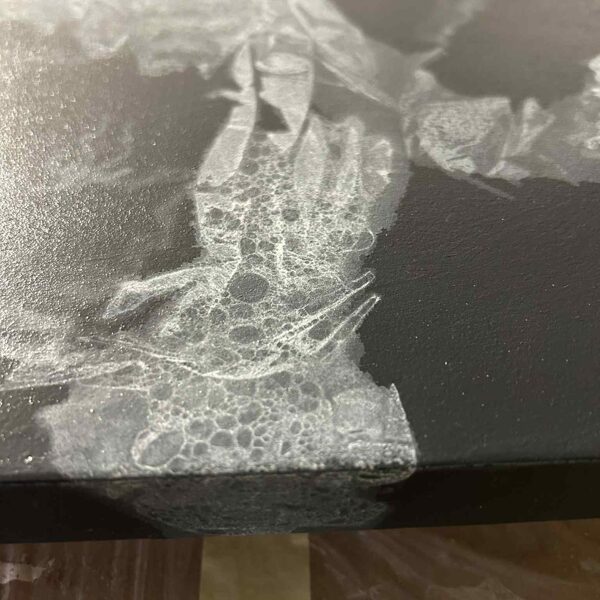 Mikrocementa galds ar marmora efektu