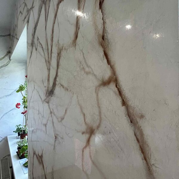 Marmora imitācija uz sienas