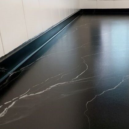 Epoxy kitchen surface, imitating marble surface tones