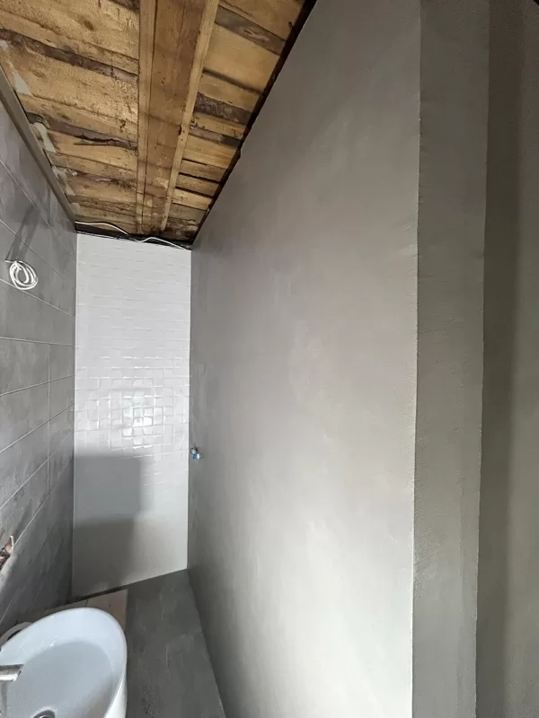 Mikrocementa vannas istaba