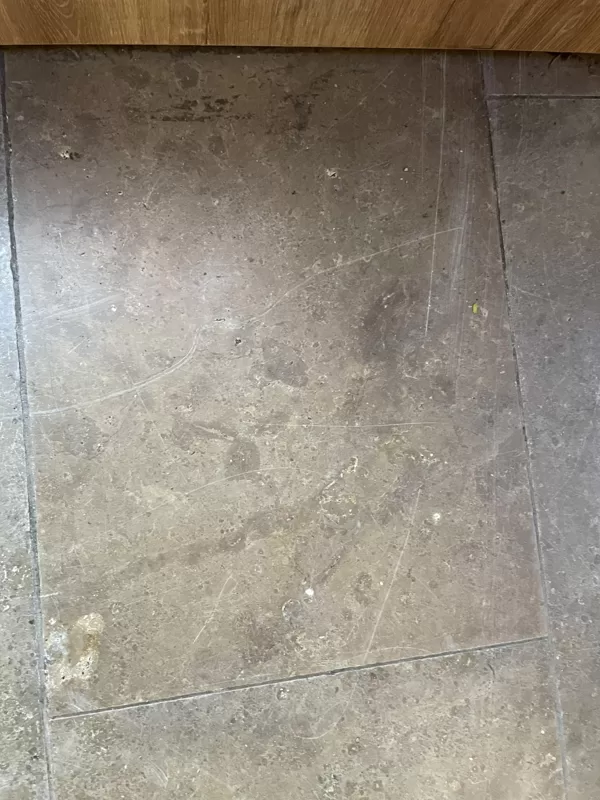 MATĒTA UN BOJĀTA MARMORA GRĪDA