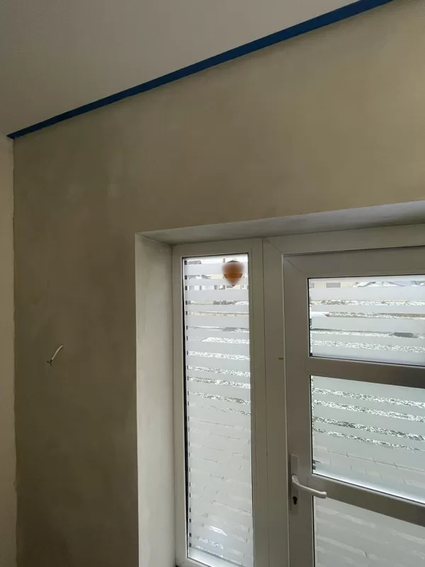 Mikrocementu sienām ieklājam divas reizes pa 2mm