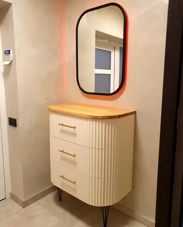 Mikrocements koridorā ar iekārtojumu