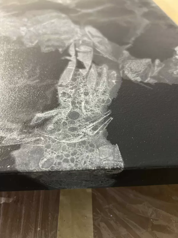 Mikrocementa galds ar marmora efektu