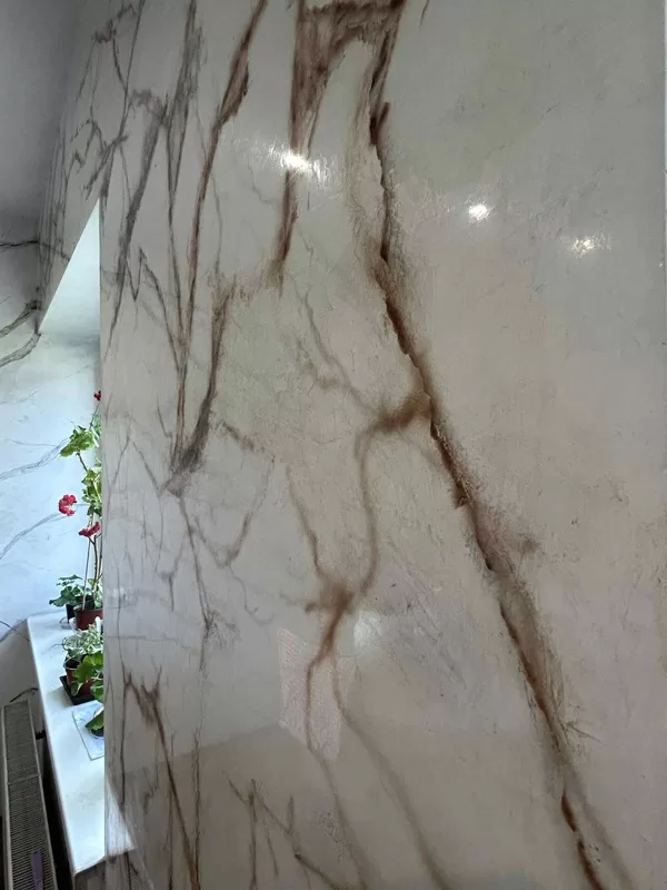 Marmora imitācija uz sienas 