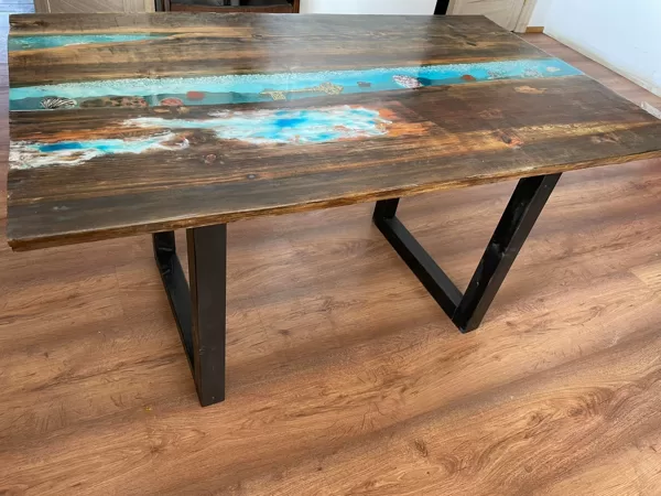 Epoxy kitchen table, where the space is filled with epoxy and various decorations