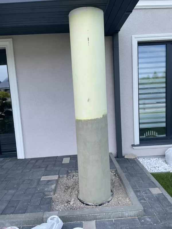Betona kolonna, pirms apstrādes ar Venēcijas apmetumu