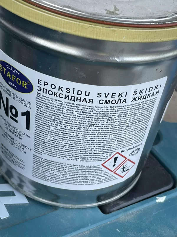 Tiek lietoti Stafor epoksīda sveķi, kuru izsturība pret apkārtējo vidi ir ļoti liela