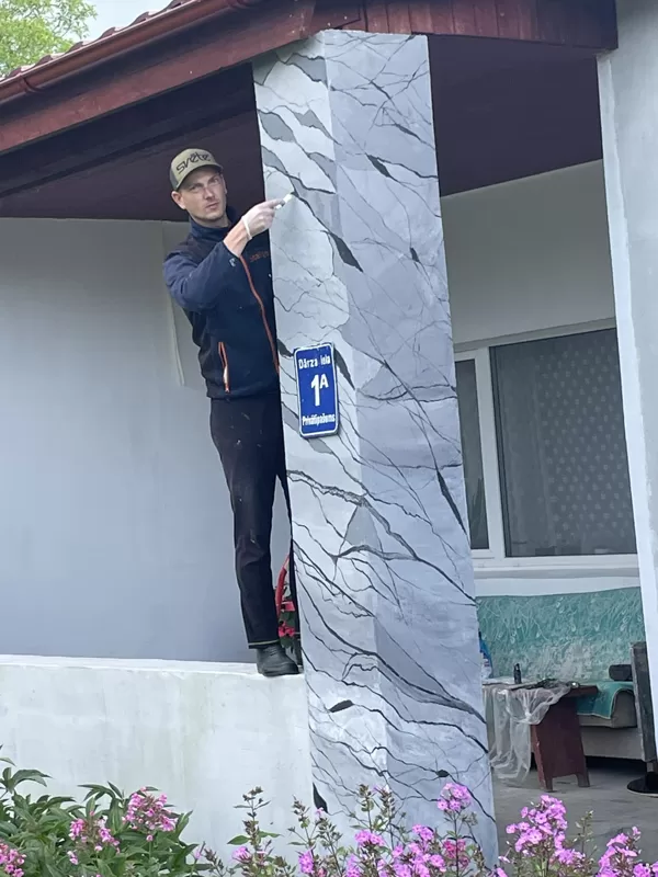 Pēdējie venēcijas kolonnas uzlabošanas darbi, pirms epoksīda pārklāšanas